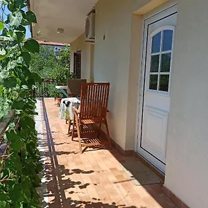 https://house-clara.in-istria.net